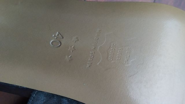 zapatos tacón fino N40. Argenta