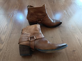 Botas camperas bajas color camel de segunda mano por 20 EUR en Barcelona en  WALLAPOP