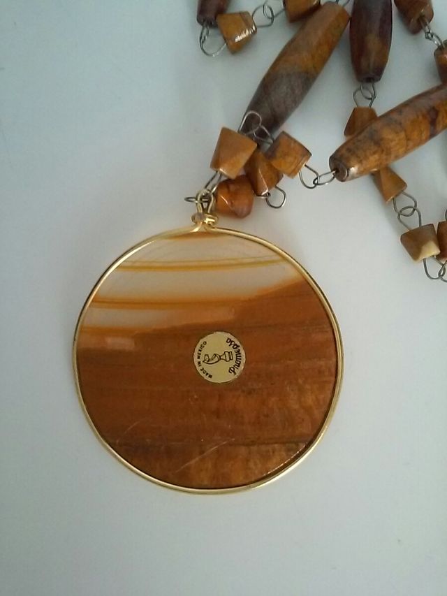 Collar de piedra. Código, C. 6