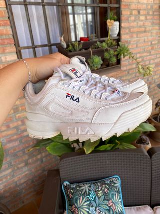 Botines Fila Blancos de segunda mano por 20 EUR en Montequinto en WALLAPOP