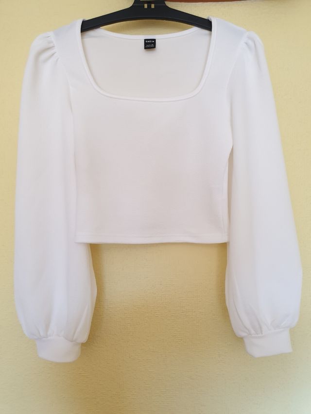 Camiseta cuello cuadrado. NUEVA. T. 34