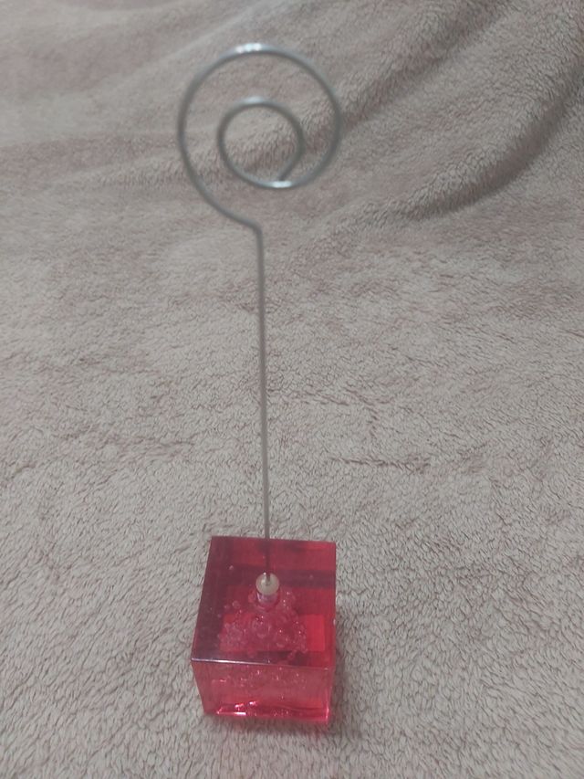 2 porta-notas o porta-foto y 2 de decoración