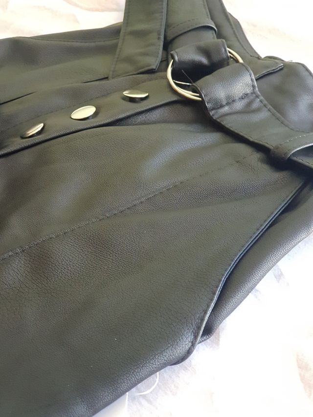 pantalón efecto cuero