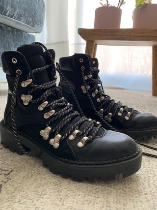 Botines Zara con cordones de segunda mano en WALLAPOP