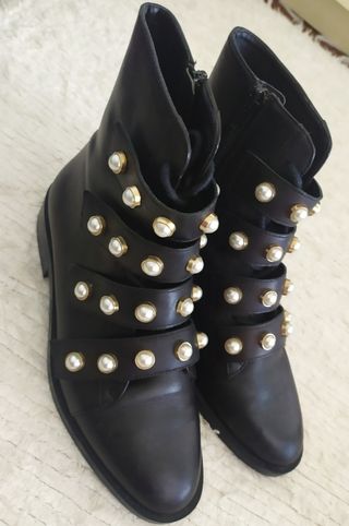 Botines Zara con cordones de segunda mano en WALLAPOP