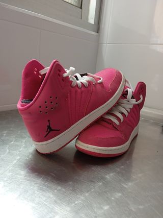 Zapatillas Jordan originales de segunda mano por 35 EUR en Málaga en  WALLAPOP