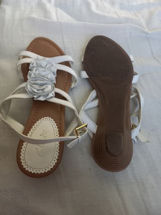 Sandalias clarks blancas de segunda mano por 12 EUR en Torremolinos en  WALLAPOP