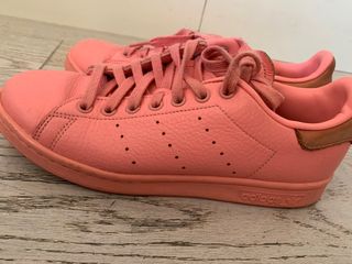Zapatillas Adidas Stan Smith rosas integral de segunda mano por 30 EUR en  Barcelona en WALLAPOP