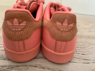 Zapatillas Adidas Stan Smith rosas integral de segunda mano por 30 EUR en  Barcelona en WALLAPOP