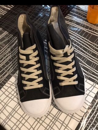 Vendo zapatos vans nuevas y originales de hombre de segunda mano por 35 EUR  en Badalona en WALLAPOP
