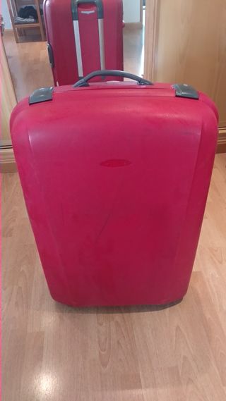 Maleta Roncato Roja de segunda mano por 35 EUR en Madrid en WALLAPOP