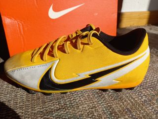 Botas de fútbol Nike Mercurial de segunda mano en Madrid en WALLAPOP