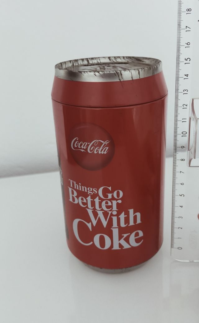 Hucha con forma de lata de Coca-Cola