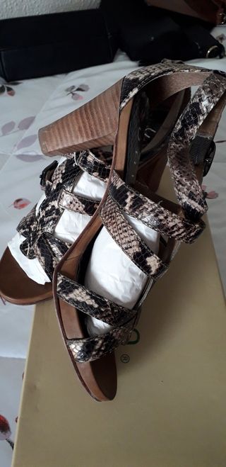 El Corte Inglés. Sandalias Unisa. de segunda mano por 30 EUR en Sevilla en  WALLAPOP