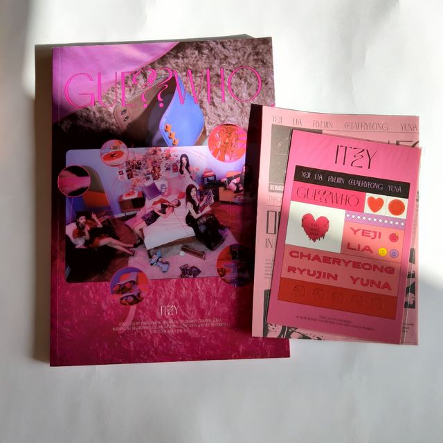 itzy guess who no photocard no mini poster