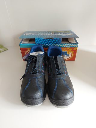 Zapato seguridad talla 45 anibal de segunda mano por 15 EUR en Barcelona en  WALLAPOP