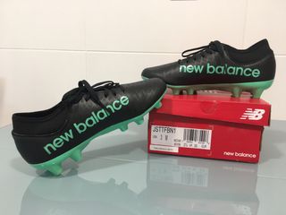 BOTAS FUTBOL NB TEKELA MAGIQUE FG NIÑOS N35 de segunda mano por 25 EUR en  Aldekona en WALLAPOP