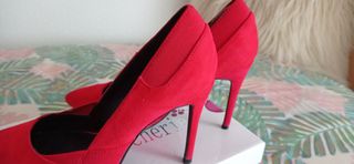 Zapatos stilettos Bershka de segunda mano por 15 EUR en Sarriguren en  WALLAPOP