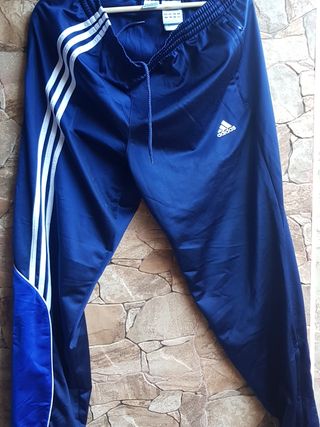 Pantalon vintage adidas de segunda mano por 10 EUR en Jun en WALLAPOP