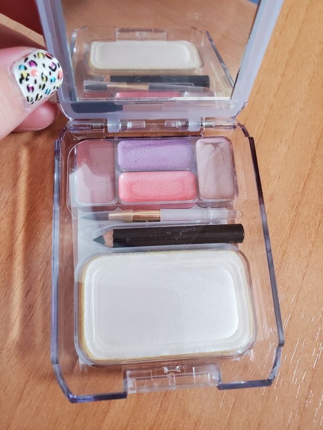 Cofre de maquillaje - TOTALMENTE NUEVO