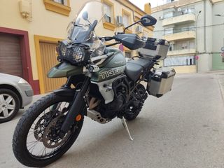 Triumph Tiger 800XCX con la tres maletas de segunda mano por 10.000 EUR en  Chiclana de la Frontera en WALLAPOP