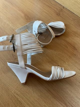 ZAPATO TACÓN PIEL DESTALONADO - Blanco Crudo | ZARA España