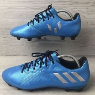 BOTAS DE FÚTBOL TALLA 39 de segunda mano por 10 EUR en Valladolid en  WALLAPOP