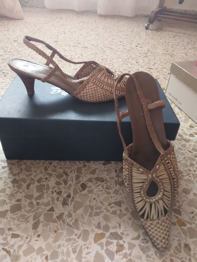 zapatos / sandalias de Nicolás
