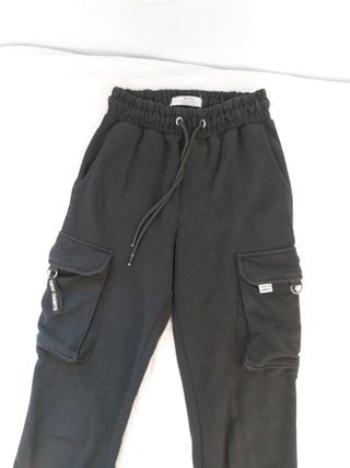 Pantalón chándal BERSHKA XS negro de segunda mano por 6 EUR en Cornellà de  Llobregat en WALLAPOP