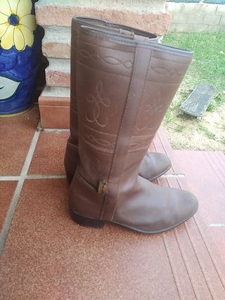 Botas vaqueras,n31 de segunda mano por 12 EUR en Sanlúcar de Barrameda en  WALLAPOP