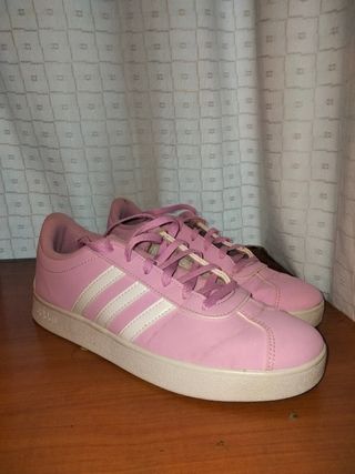 Botines Adidas Rosa bebé de segunda mano por 12 EUR en Sevilla en WALLAPOP