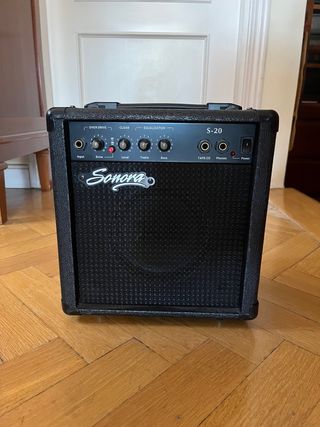 Amplificador de guitarra eléctrica de segunda mano por 40 EUR en Madrid en  WALLAPOP