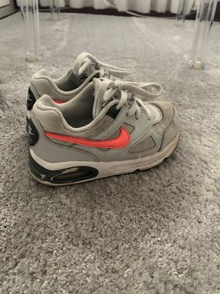 Tenis nike talla 25 de segunda mano por 6 EUR en A Coruña en WALLAPOP