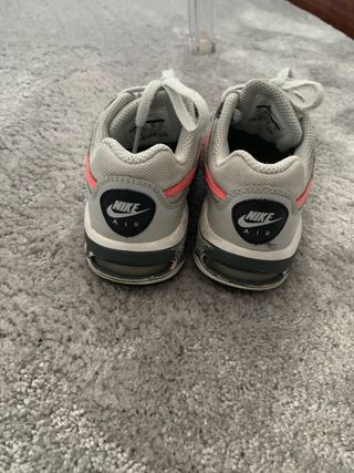Tenis nike talla 25 de segunda mano por 6 EUR en A Coruña en WALLAPOP
