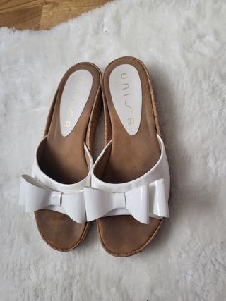 Sandalias planas Unisa de segunda mano por 12 EUR en Tarragona en WALLAPOP