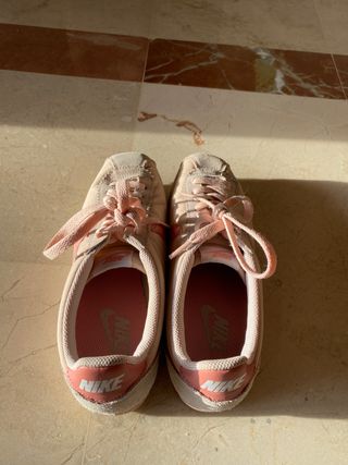 Zapatillas Nike Cortez rosa palo como nuevas de segunda mano por 30 EUR en  Marbella en WALLAPOP