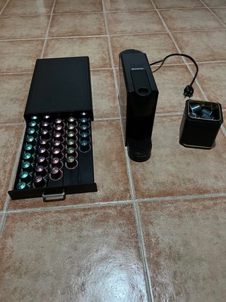 Cafetera Krups Nespresso Essenza Mini XN1108 de segunda mano por 45 EUR en  Rota en WALLAPOP