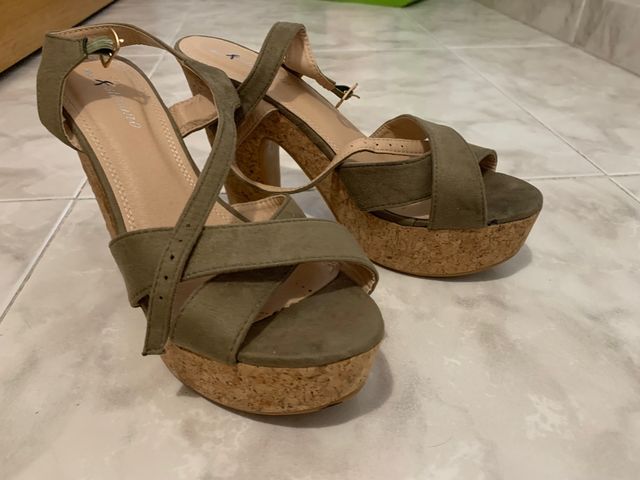 Sandalias cuña verdes talla 40