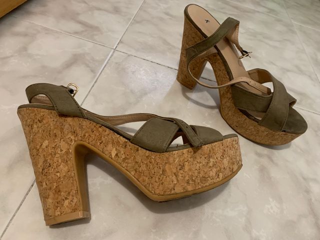 Sandalias cuña verdes talla 40