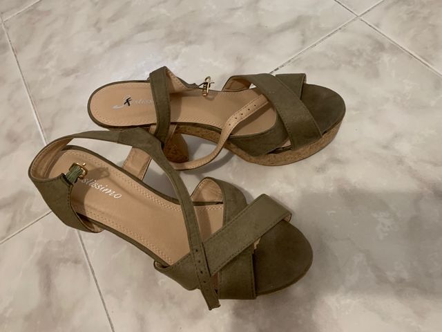 Sandalias cuña verdes talla 40