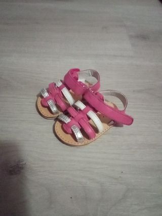 Sandalias niña, número 16, marca chicco de segunda mano por 10 EUR en  Arganda del Rey en WALLAPOP