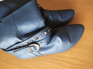 Botines Mustang azul marino de segunda mano por 10 EUR en A Estrada en  WALLAPOP