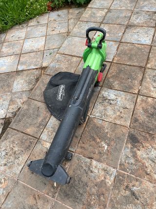 Soplador de hojas eléctrico de segunda mano por 50 EUR en Santiago de  Compostela en WALLAPOP