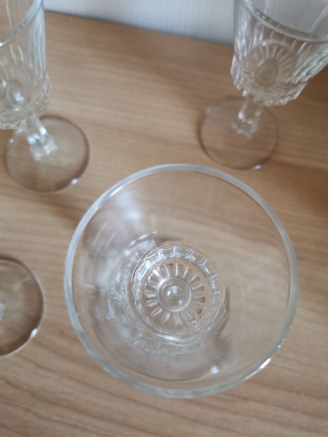 4 COPITAS LICOR CRISTAL CON ADORNO TALLADO