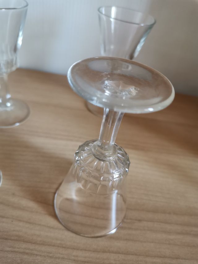 4 COPITAS LICOR CRISTAL CON ADORNO TALLADO