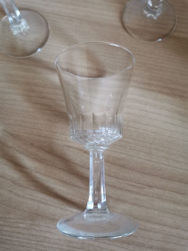 4 COPITAS LICOR CRISTAL CON ADORNO TALLADO