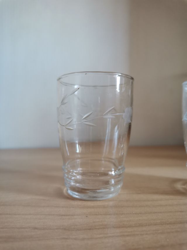 2 VASITOS LICOR CRISTAL VINTAGE CON ADORNO