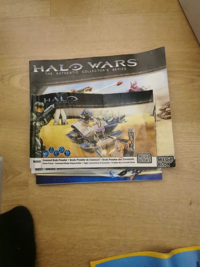 Cajas varias mezcladas con legos