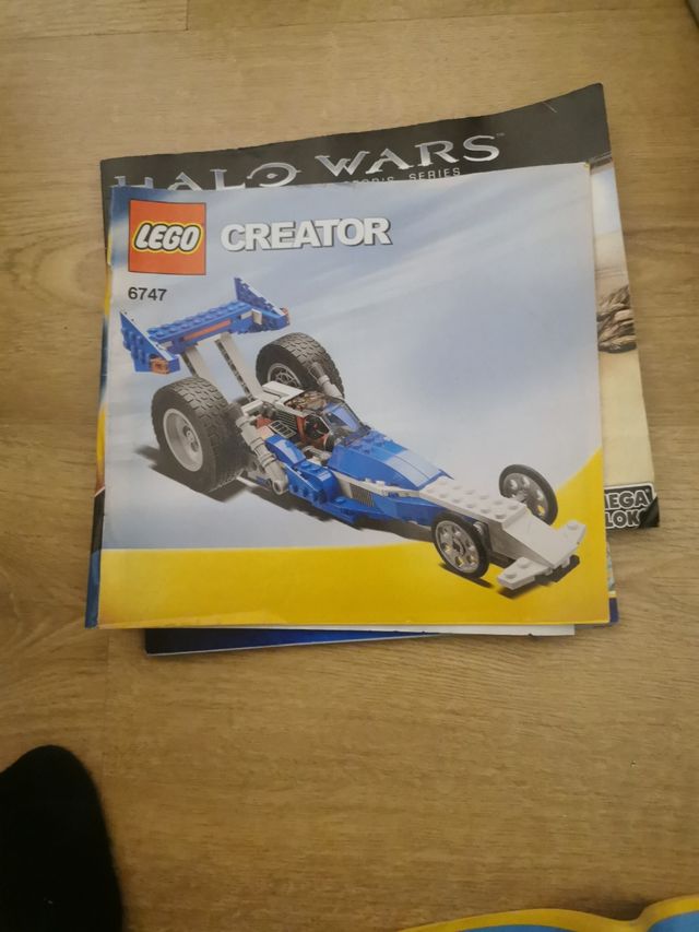 Cajas varias mezcladas con legos