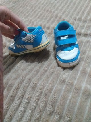 Zapatillas número 20 de segunda mano por 13 EUR en Almería en WALLAPOP